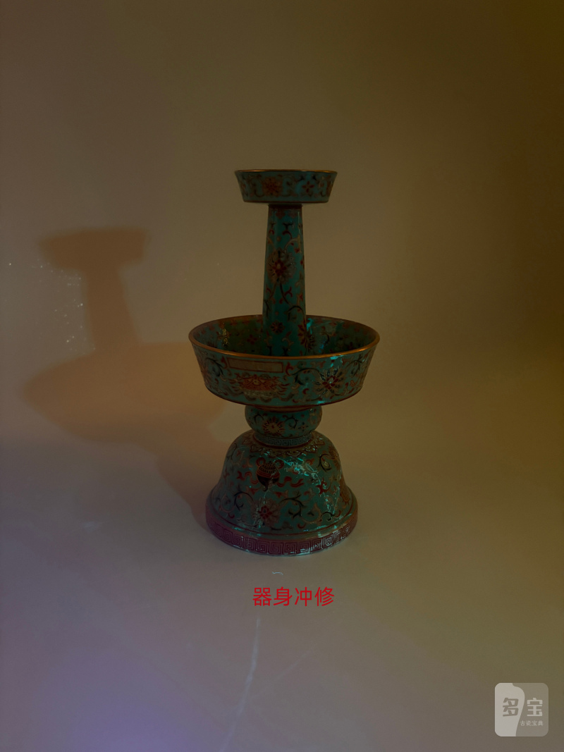 清乾隆 松石绿地粉彩莲托八宝纹烛台 - 图19